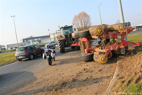 La Remorque Du Tracteur Se Renverse Actu Fr