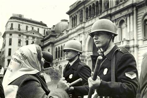 Madres de Plaza de Mayo se cumplen 45 años de la primera ronda en