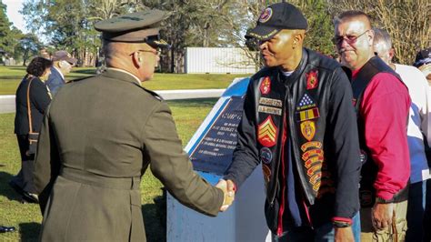 Wreath-laying ceremony at Camp Geiger honors fallen Beirut Marines ...