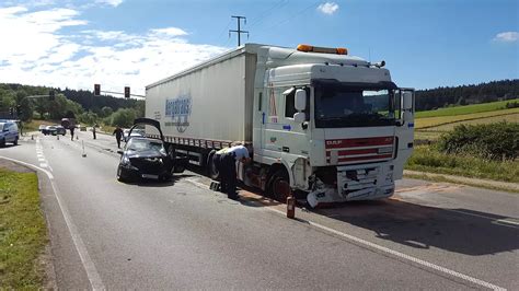 St Georgen Autofahrerin Wird Bei LKW Unfall Auf Der B 33 Schwer