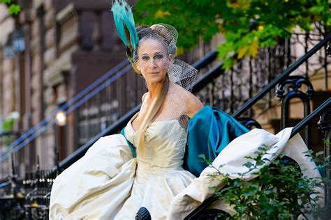 Sarah Jessica Parker Recreates Carrie Bradshaws Satc Wedding Look