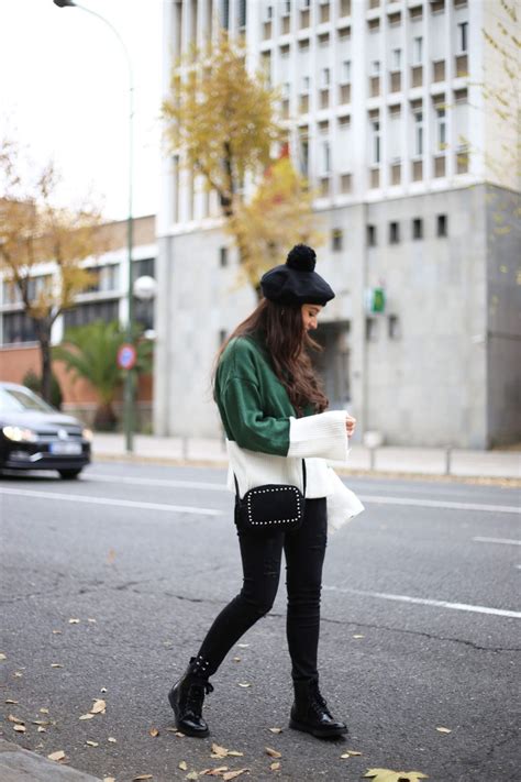 Black beret for your winter outfits