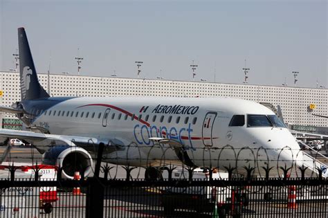 Aeromexico Flight Stranded On Tarmac 4 Hours Two Upset Passengers