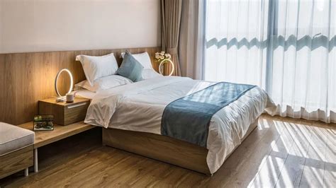 Kate del Castillo se lució en bikini haciendo pole dance y además recordó a Demian Bichir