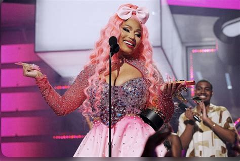 Nicki Minaj Performs Medley Of Hits And Receives Video Vanguard Award At 2022 Mtv Vmas Emily