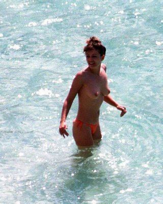 Elizabeth Hurley Exposing Her Nice Big Tits On Beach During Vacation Paparazzi P Porn Pictures