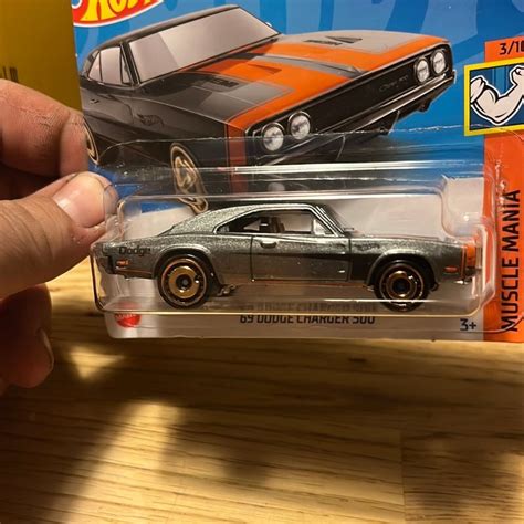 Se produkter som liknar Hot Wheels 69 Dodge Charger på Tradera 640962621