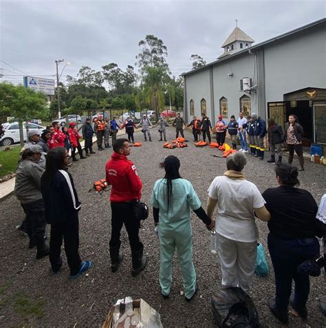 Protetora Dos Animais De Uni O Da Vit Ria Vai Ao Rs Ajudar Em Resgates