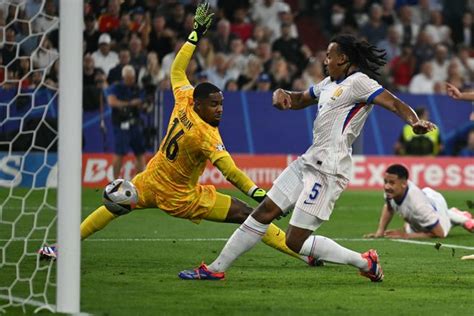 Euro les Bleus d Espagne manquent leur coup face à la Roja en demi