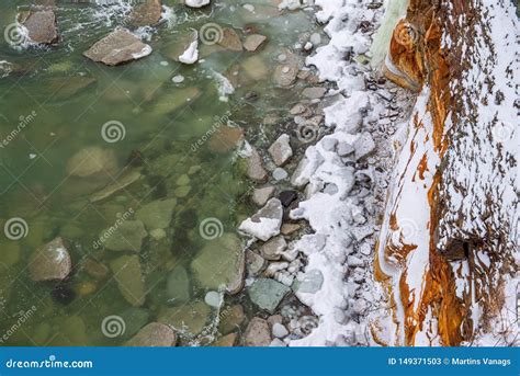 Plage Vide Isol E De Mer Avec Le Sable Blanc Les Grandes Roches Et Les