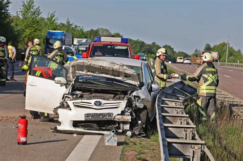 Unfall Bei Hohenstein Ernstthal Auto Fuhr Auf Der A Gegen