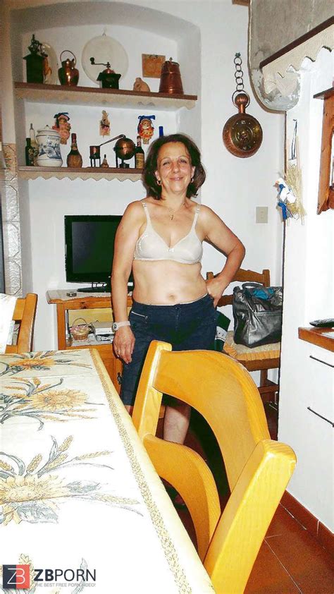 MOGLIE ITALIANA ESIBIZIONISTA ZB Porn