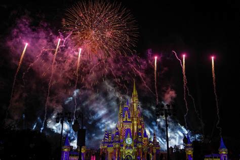 PHOTOS, VIDEO: New ‘Disney Enchantment’ Fireworks Spectacular Premieres ...