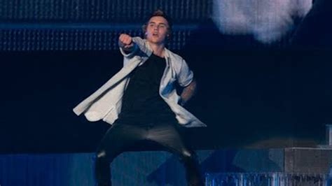 Justin Bieber Shows Off His Amazing Dance Moves While Prepping For