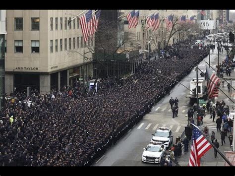 NYP NDERON OFICERIN NË FUNERAL DISA ORË PASI QËLLOHET MBI NJË TJETËR