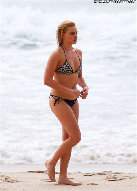 Margot Robbie The Beach Celebrity Beautiful Beach Posing Hot Babe Red