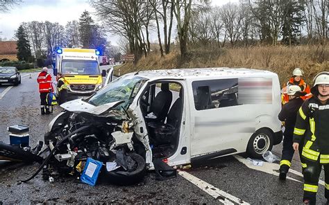 Unfall auf B268 bei Nunkirchen luxemburgischer Lieferwagen zerstört