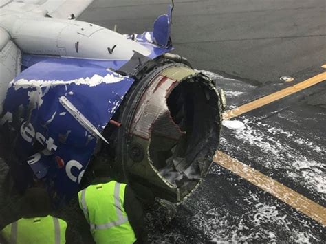 Southwest Engine Failure Causes Terrifying Emergency Landing Business Insider