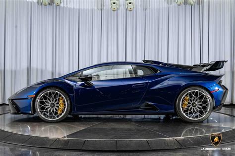 Blu Astraeus Nero Noctis Lamborghini Huracán STO LP640 2