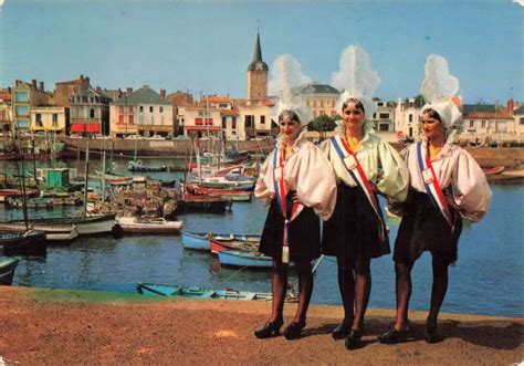 Les Sables D Olonne Folklore Costume Eur Picclick Fr