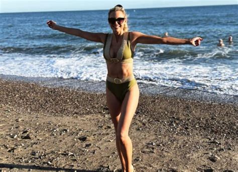 9 Hot Sexy Rosanna Davison Bikini Pics