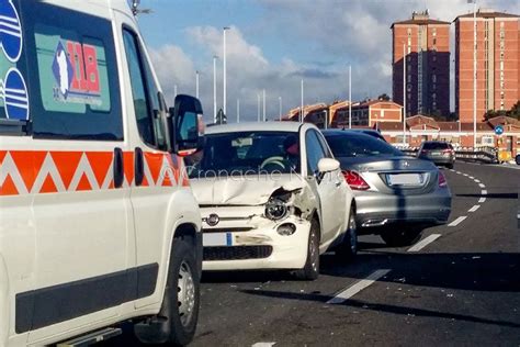 Cagliari Incidente Sull Asse Mediano Feriti E Traffico In Tilt