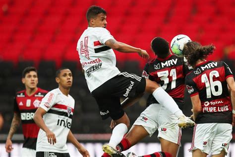 El Flamengo Cae Goleado Ante El Sao Paulo Con Isla De Titular La Tercera