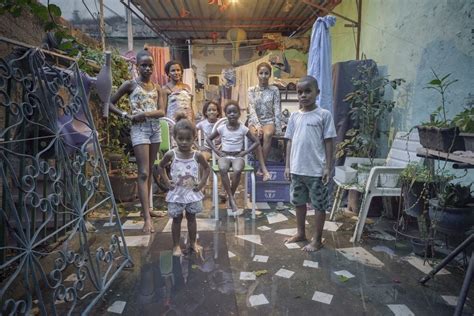 Photographing The Families Of Rio De Janeiros Favelas Vice United States