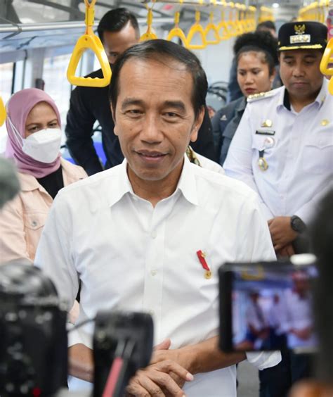 Foto Presiden Dan Ibu Iriana Jajal Kereta Pertama Di Pulau Sulawesi