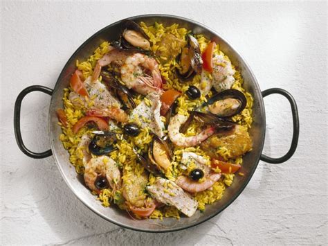 Seafood Paella Recipe | EatSmarter