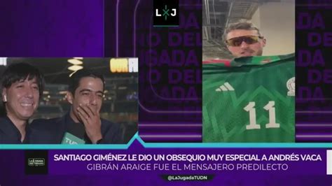 Santi Giménez le regaló su playera a Andrés Vaca tras emocionante