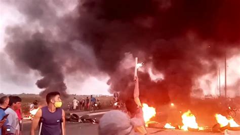 Manifestantes Bloqueiam Avenida Na Zona Norte Em Protesto Contra Corte