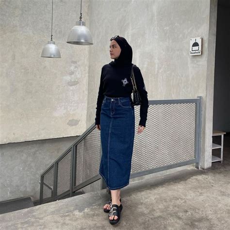 Outfit Warna Gelap Buat Bukber Ala Via Zulviani