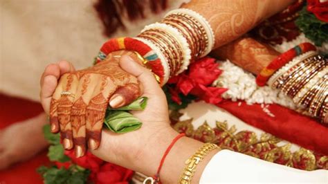 Hindu Wedding rituals: Meaning and significance of Saat Phere