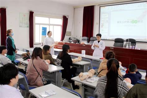 秦皇岛市第二医院孕妇学校 新生儿沐浴及抚触再次开课妈妈