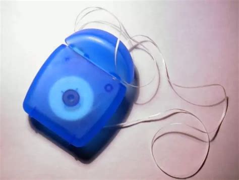 Как правильно пользоваться зубной нитью | Стоматологическая клиника ...