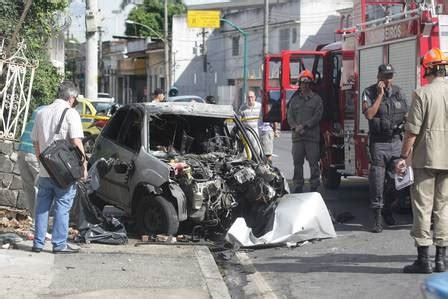 Dois Morrem Carbonizados Em Acidente Envolvendo Carro No Rio