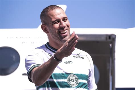 Brésil Slimani une arrivée de star à Curitiba