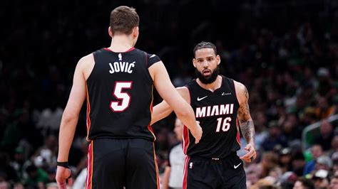 Miami Heat Shock Boston Celtics To Level First Round Playoff Series Cnn