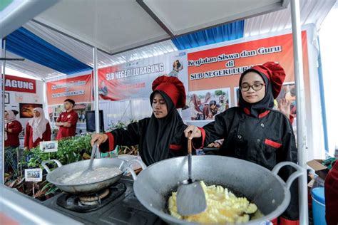 Sekolah Slb Penggerak Di Jabar Pamerkan Karya