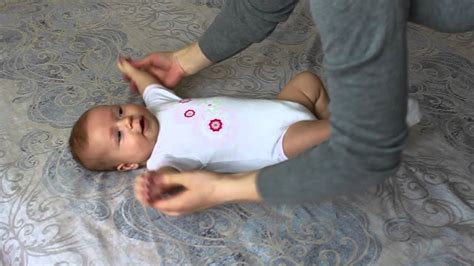 Раннее развитие. Зацепки-потягушки - YouTube