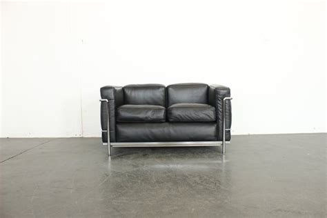 Lc2 Le Corbusier Black Leather Sofa By Pierre Jeanneret For Cassina At Pamono