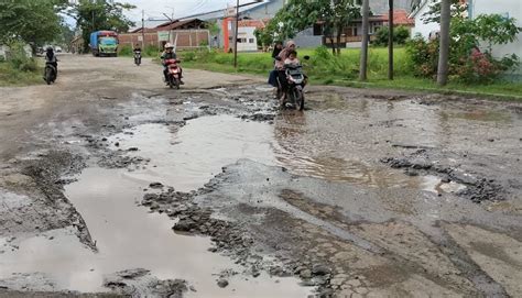 Jalan Rusak Parah Begini Reaksi Pejabat Dputr Kabupaten Cirebon