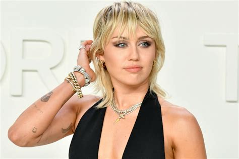 Miley Cyrus Y Yungblud ¿la Nueva Pareja Del Mundo De La Música La