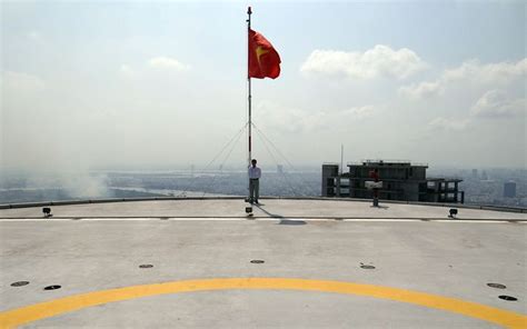 [Slideshow] A Morning on the Bitexco Tower's Helipad - Saigoneer