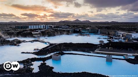 Iceland's Blue Lagoon evacuated following volcano eruption – DW – 03/17 ...