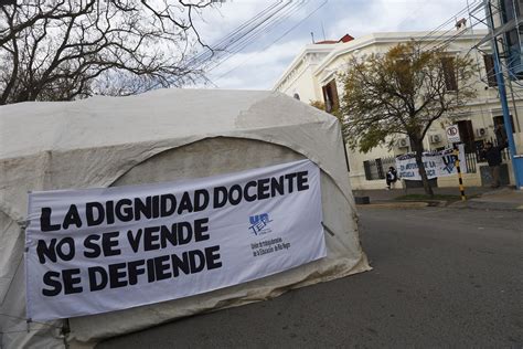 Conflicto Docente En Río Negro Unter Instaló Una Carpa Frente A La