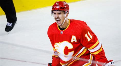 Flames sign Mikael Backlund to two-year extension, name him team captain