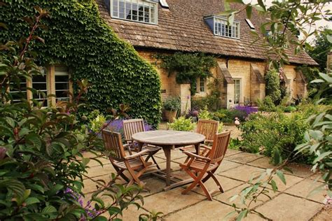 21 Best Garden Designs For Your Courtyard