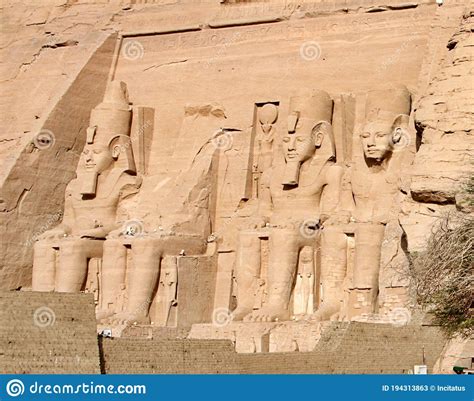 Estatua De Ramesses Ii En El Templo De Abu Simbel Imagen De Archivo